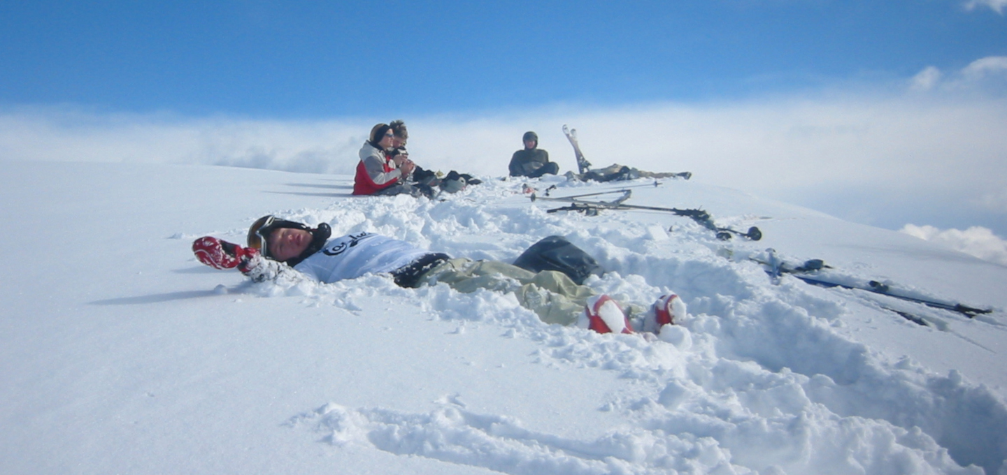 family-off-piste-sitting