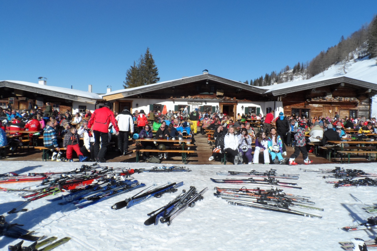 half-term-ski-crowd