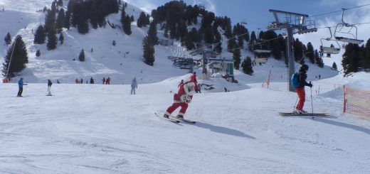 santa-skiing-oetz
