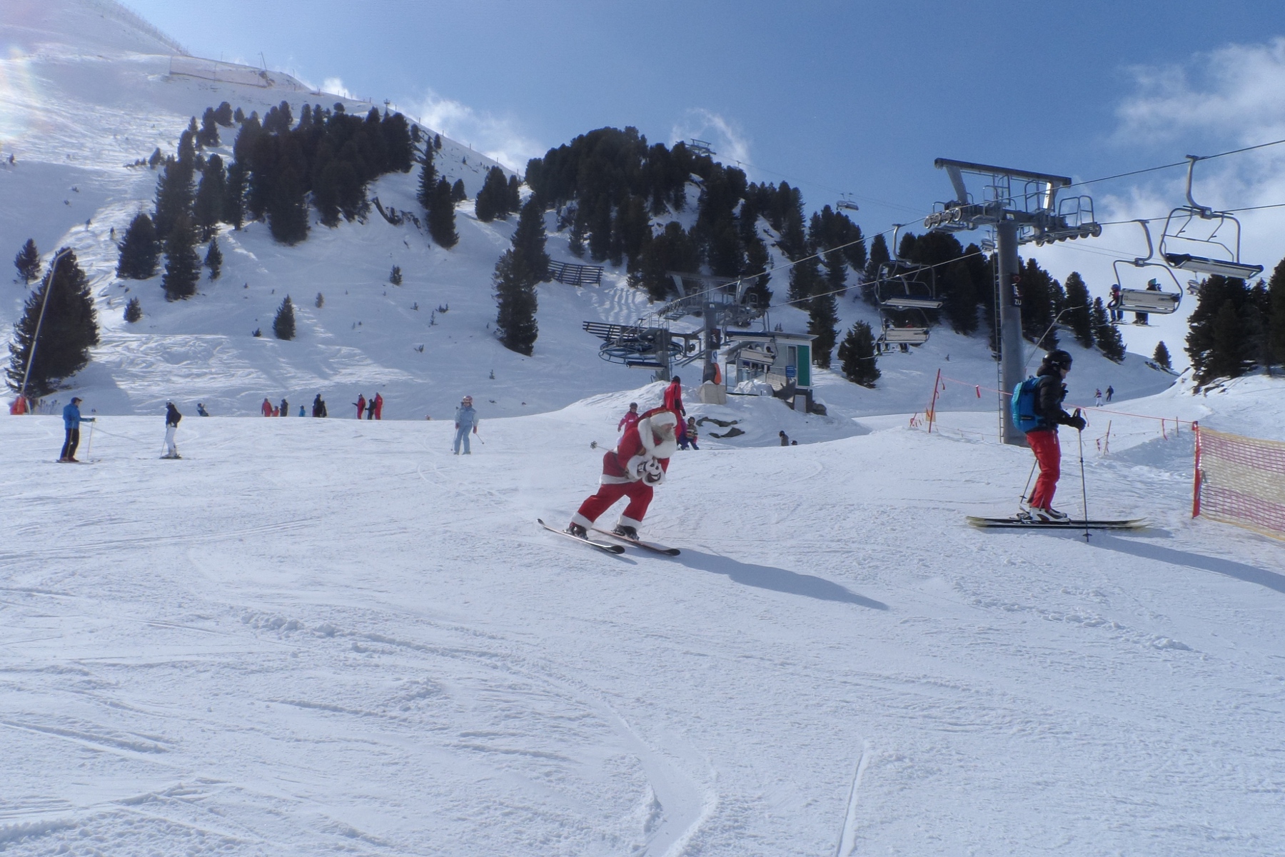santa-skiing-oetz